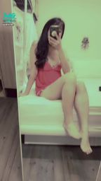janicee : 放下肩帶,露出白皙的肌膚💚
紅色低胸睡衣M字腿💖
Sleep wear⭐
#sexy #鎖骨 #長髮 #美腿 #細肩帶 #黑髮 #低胸 #睡衣 #赤腳 #裸足 #深V