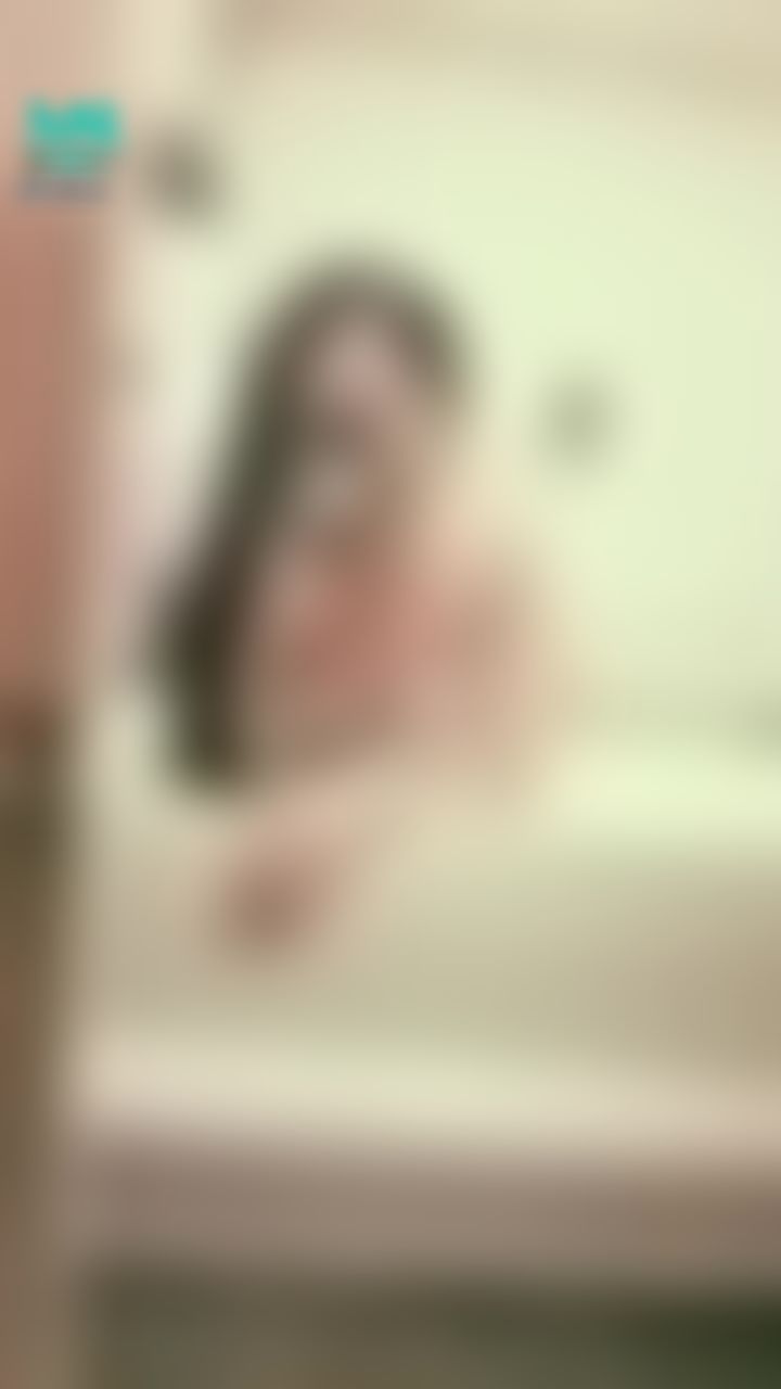 janicee : 床上的酥胸😈