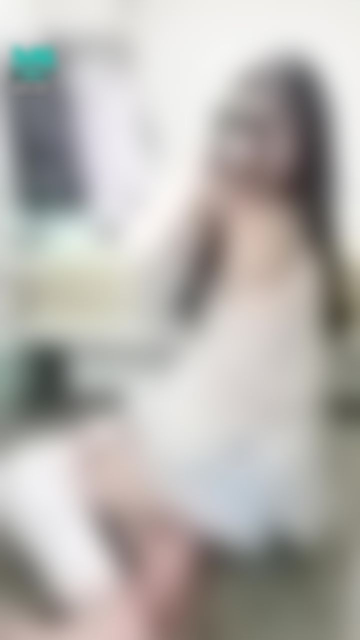 janicee : 穿上襪套的腳腳