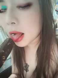 : She said she likes boys who play support.