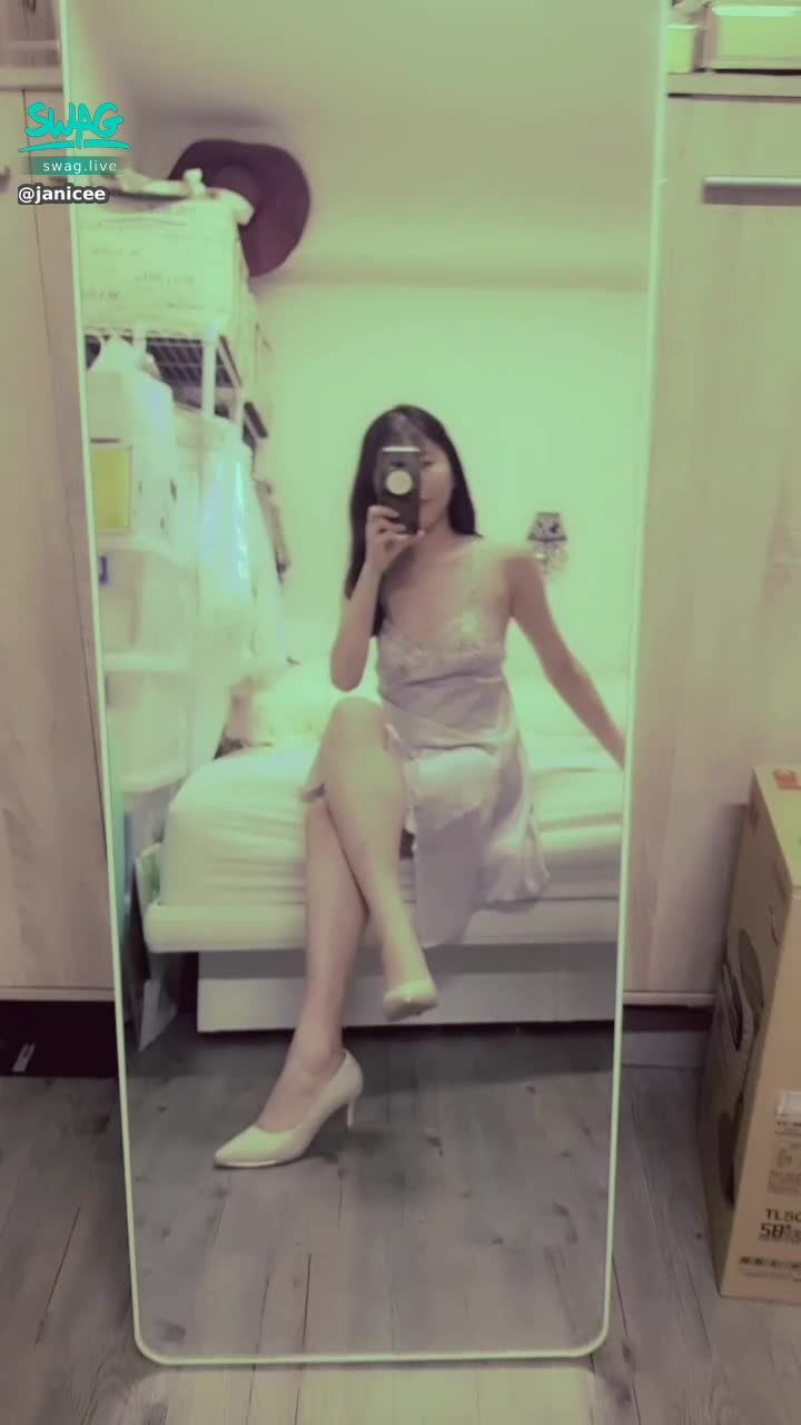  : 睡衣與高跟鞋美腿💙