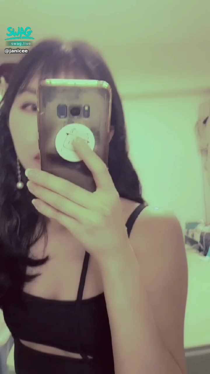  : Poke the lower breast 💗