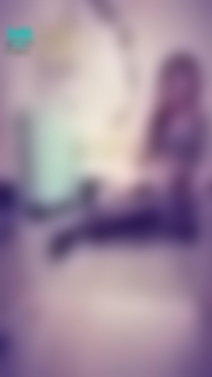 janicee : 手指伸入短褲，與在外圍愛撫😈