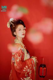 : Piano tutor in ancient costume~