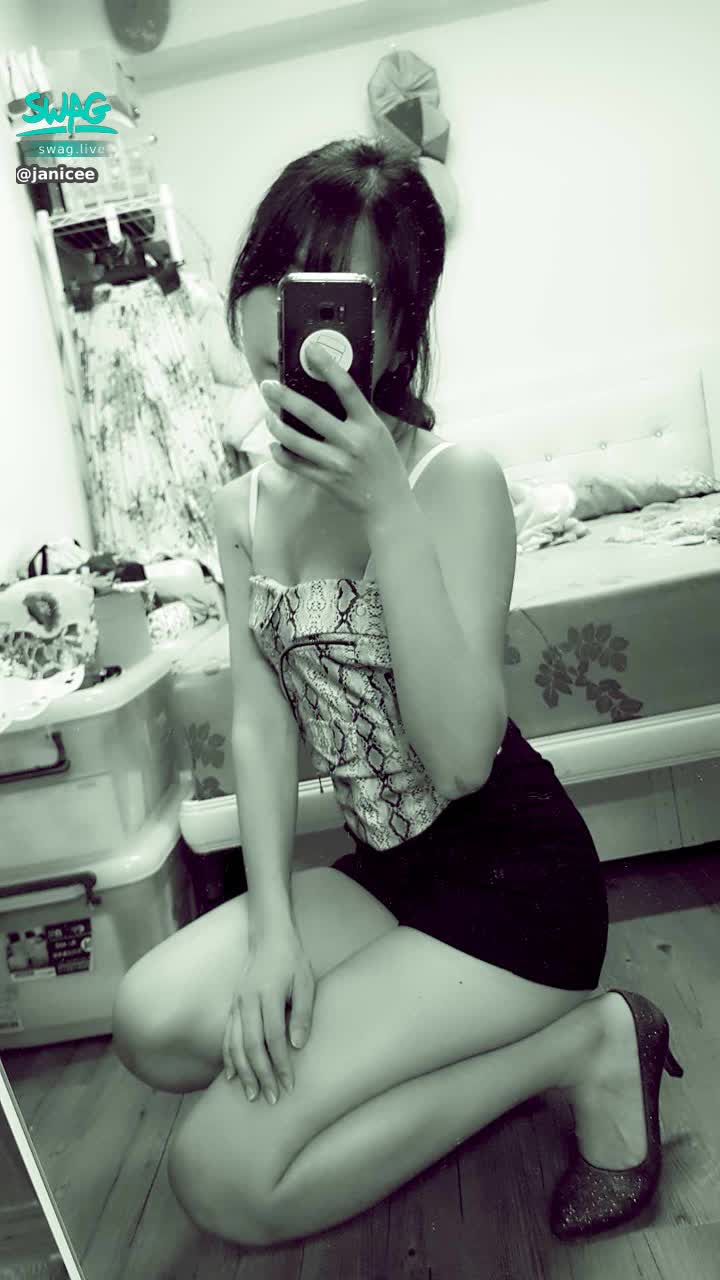 janicee : 馬甲配高跟鞋的好身材👀