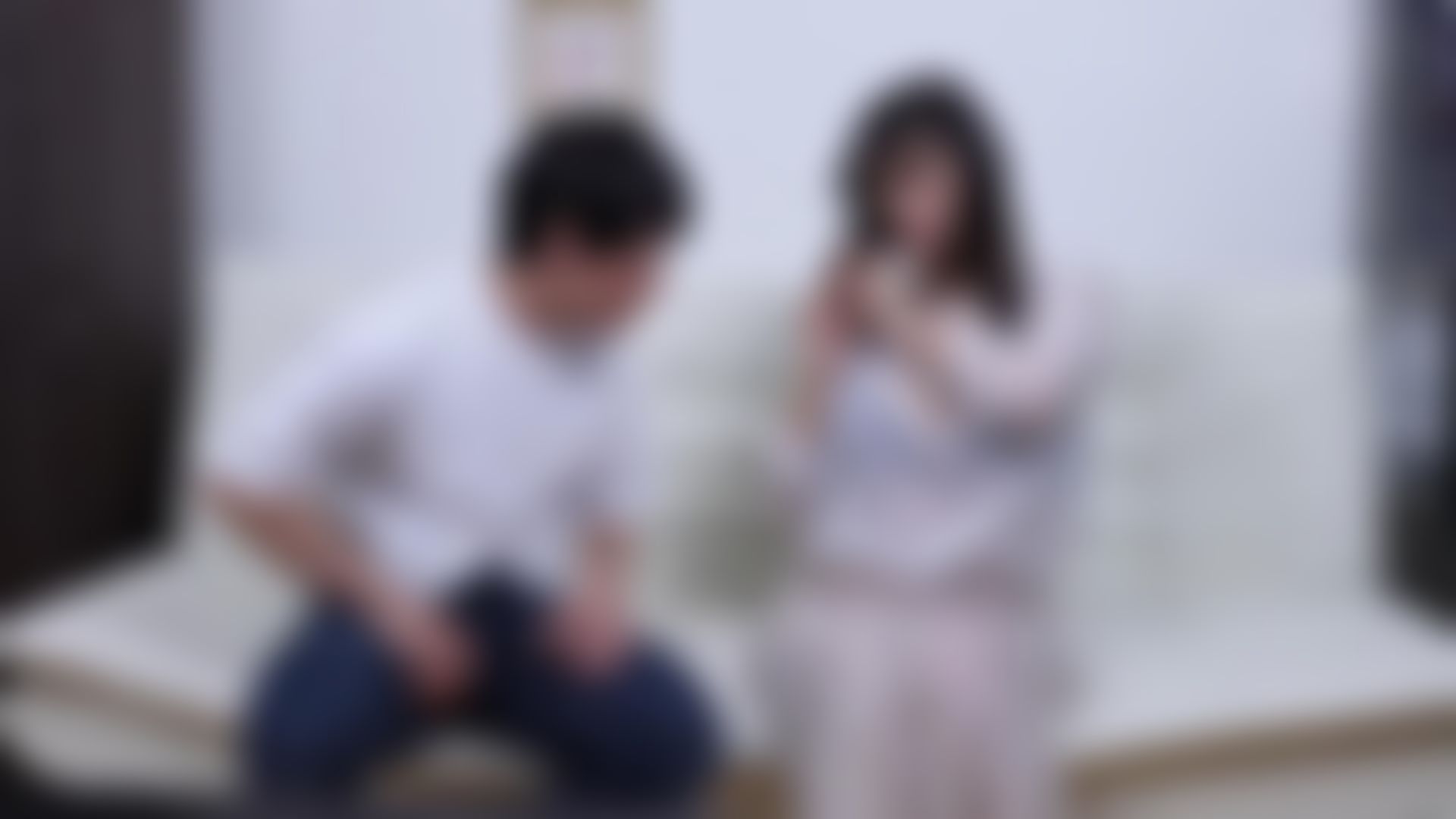 eaglejp : 從未交過女友的我，對於家教抱著一絲絲的好感。某天的一場臨時大雨，弄得家教全身都濕透了，剛好家裡的父母也不在，趁她在弄乾她的頭髮時......