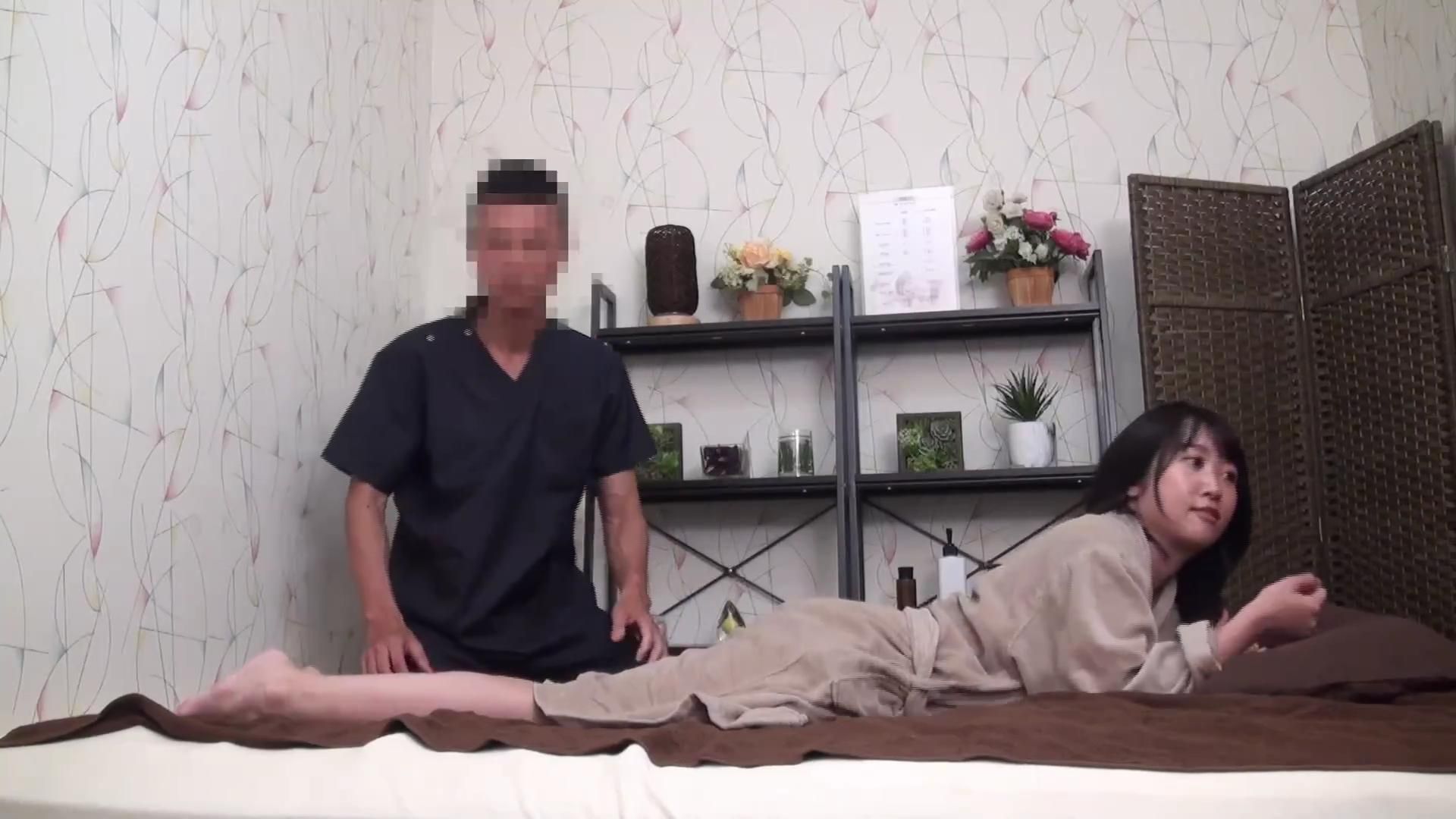 eaglejp : 此次前來的都是要來應徵按摩店，為了讓應徵者了解更深層的按摩技術，因此特別讓按摩師替各位做初步的嘗試。隨著手技的增強......