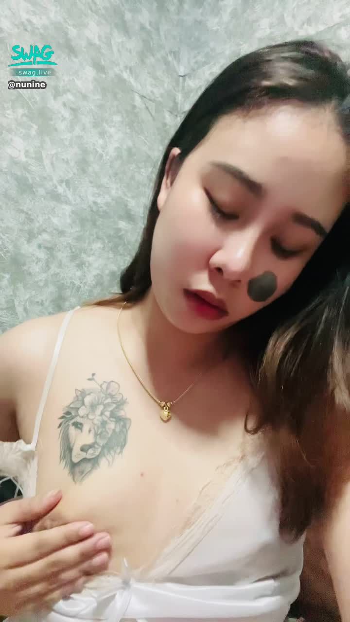 n****e : your finger👅