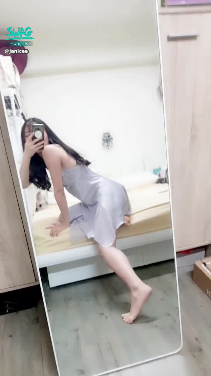  : Do you prefer on bed or on the floor? 🌹 ?