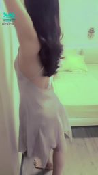 janicee : 白皙的美背與腳底💗
露背細肩帶低胸睡衣😍
赤裸的美腿💙
Sexy dress💋
#肩膀 #長髮 #露背 #sexy #洋裝 #短裙 #美腿 #腿控 #赤腳 #裸足 #黑髮 #細肩帶 #睡衣