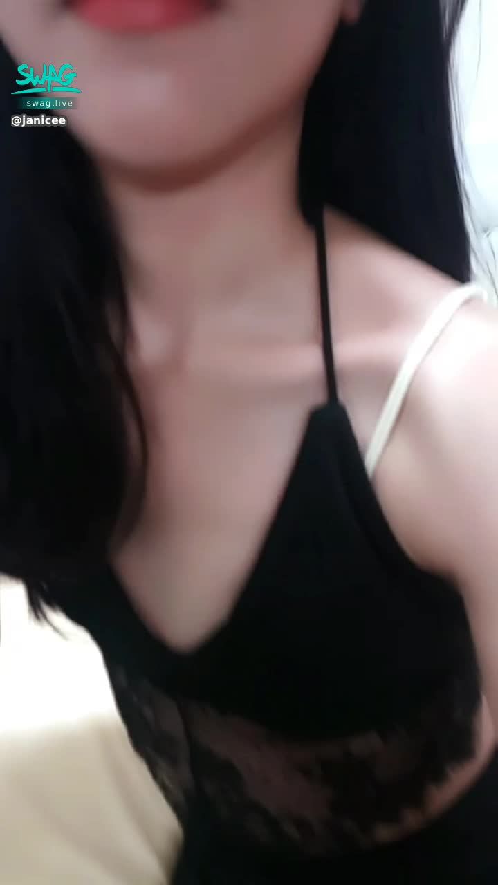  : Knead breasts 😈 Sitting pose for quick exposure