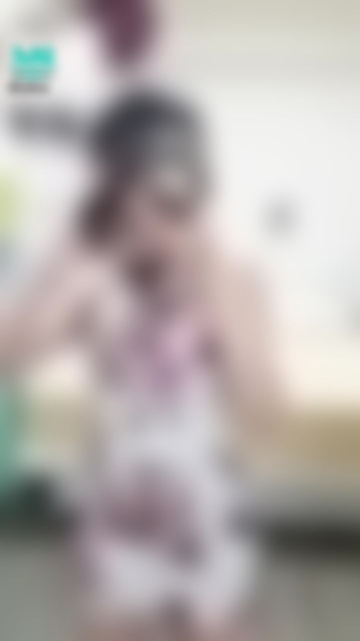 janicee : 拉開領口給你看內衣💋