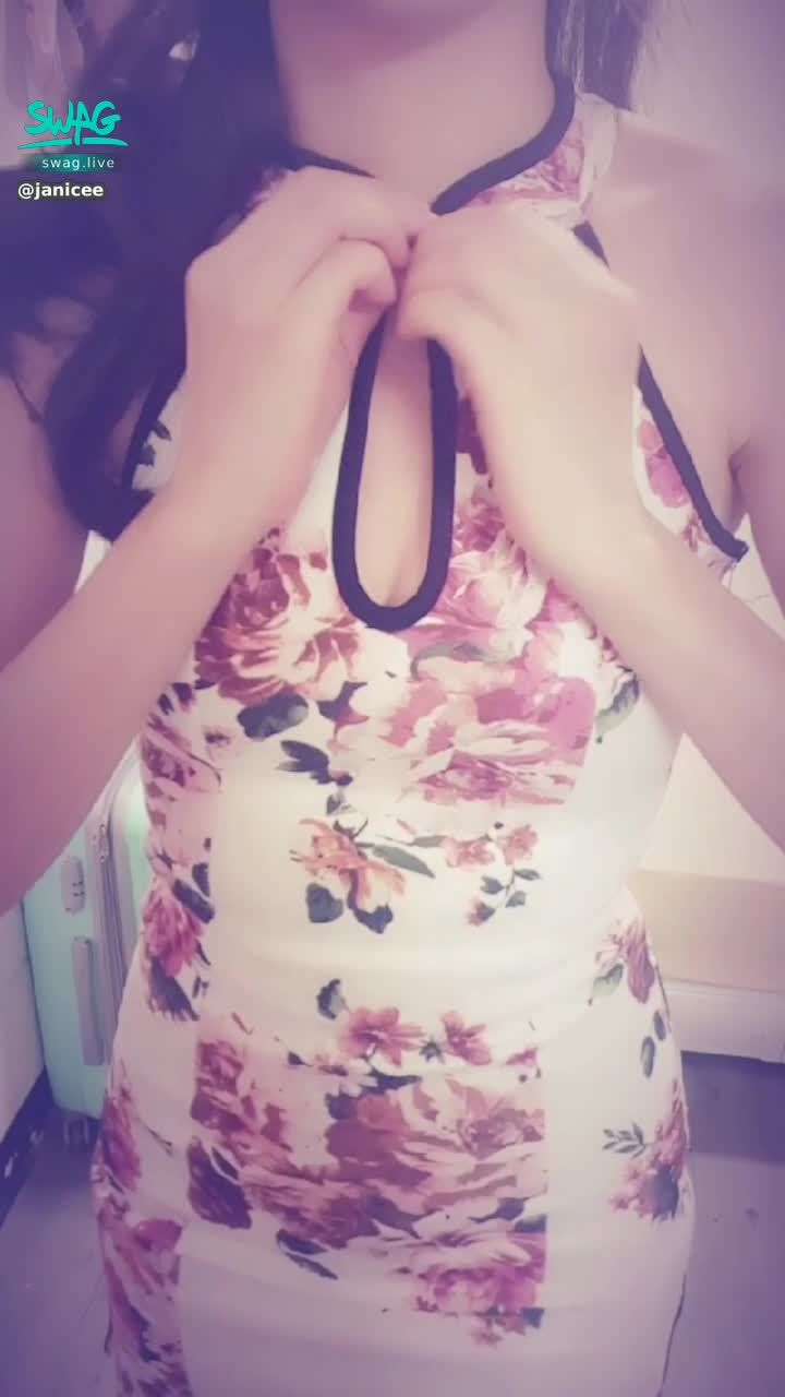 janicee : 脫掉旗袍，曝光小褲😈