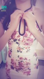 janicee : 解開拉鍊🌸
曝光的坐姿♥️
開衩胸口挖洞的短旗袍👀
性感開衩美腿🌹
cheongsam💗
#削肩 #長髮 #旗袍 #sexy #開衩 #挖空 #短裙 #緊身 #美腿 #腿控 #高跟鞋 #黑髮
