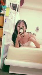 janicee : 放下睡衣的肩帶💗
容易露出黑色內衣的深V♥️
配上白皙美足💙
Sleep wear💚
#性感 #長髮 #sexy #腿控 #鎖骨 #細肩帶 #低胸 #睡衣 #裸足 #赤腳 #美腿 #乳溝 #洋裝