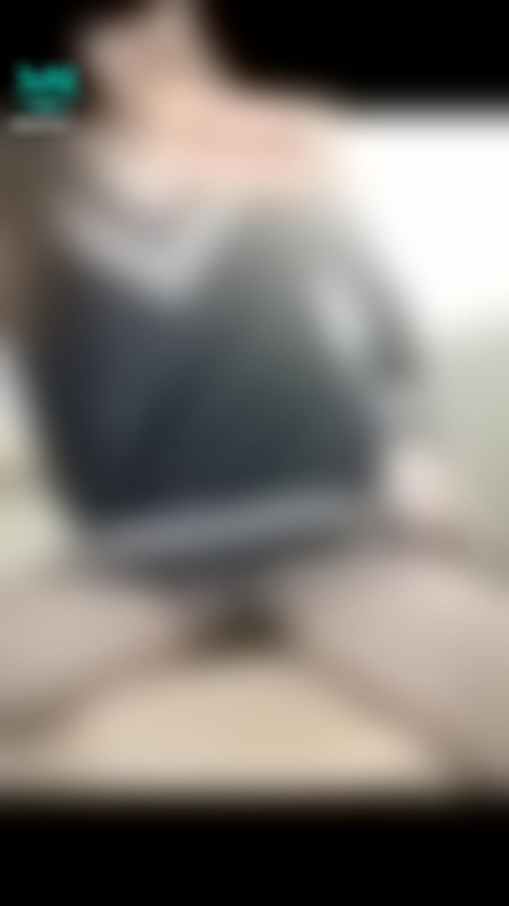  : 微露臉😍黑絲無內褲慰慰長片