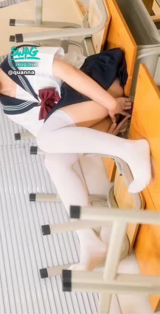 quanna : 粉絲拍攝 #校園場景 #學生制服 #白色膝上襪 #白色內褲 #裙底春光 #裙底 #美腿 #羞澀 #內褲
