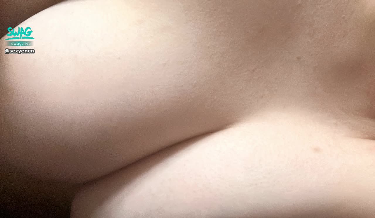 sexyenen : 側乳是特別性感嗎為什麼每次嗯嗯直播都有哥哥們想看嗯嗯側邊🤔