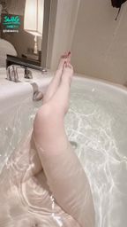 : Winter is here...do you want to soak in a hot spring? 💋