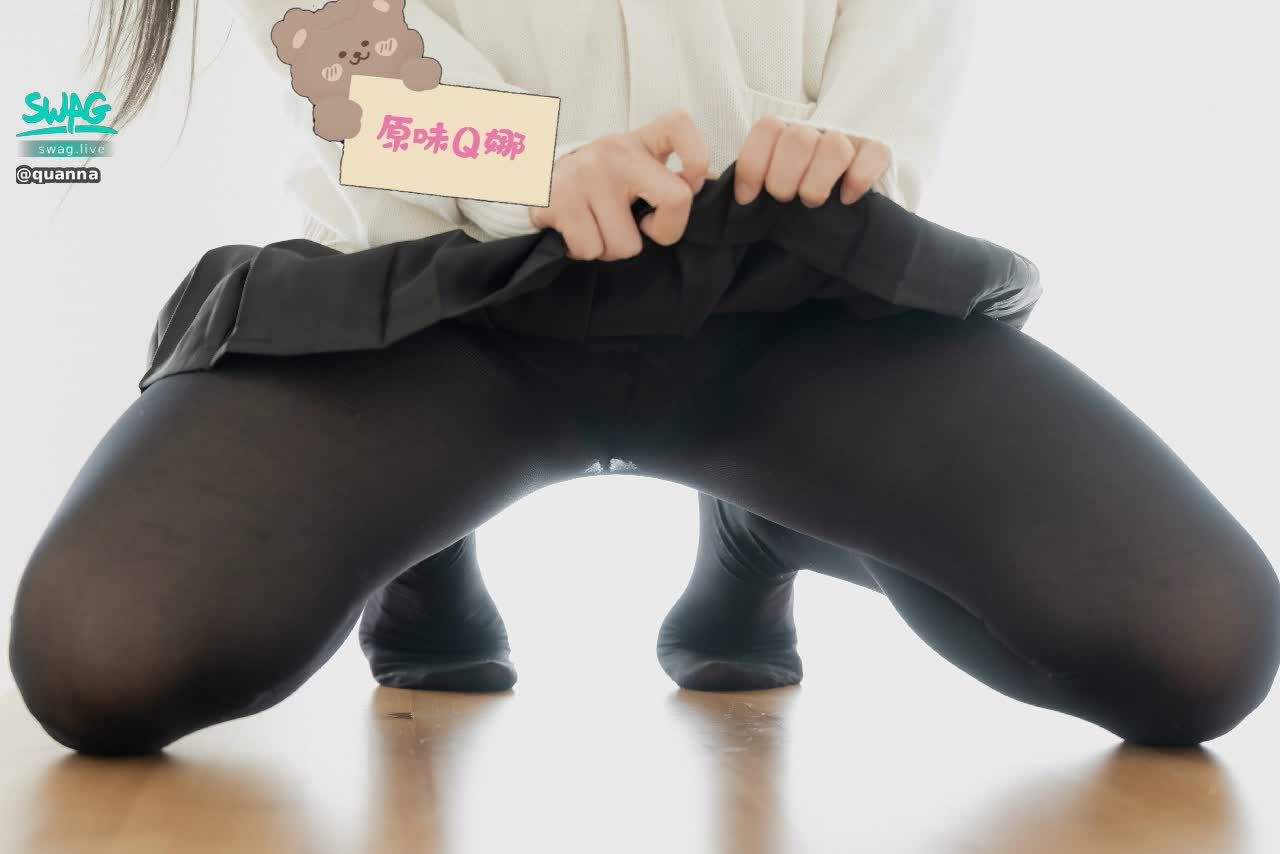 quanna : 場景拍攝 #褲襪 #小丁 #美腿 #制服