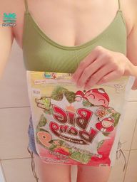 : I want to eat Little Boss Seaweed 😋 My brother also comes to eat with me 😃