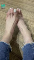 : My sisters and fans all like my footjob