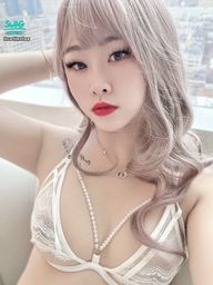 : Do you like my new hair style? 😛😛😘