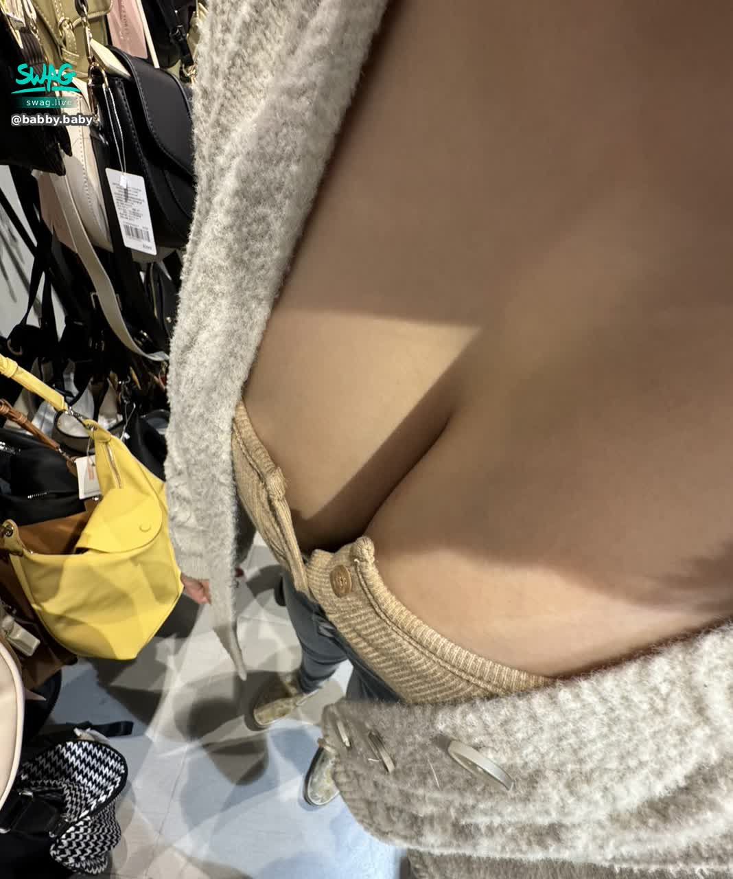  : Babe When shopping like this, are you looking at things or at me? 😈😈😈😈