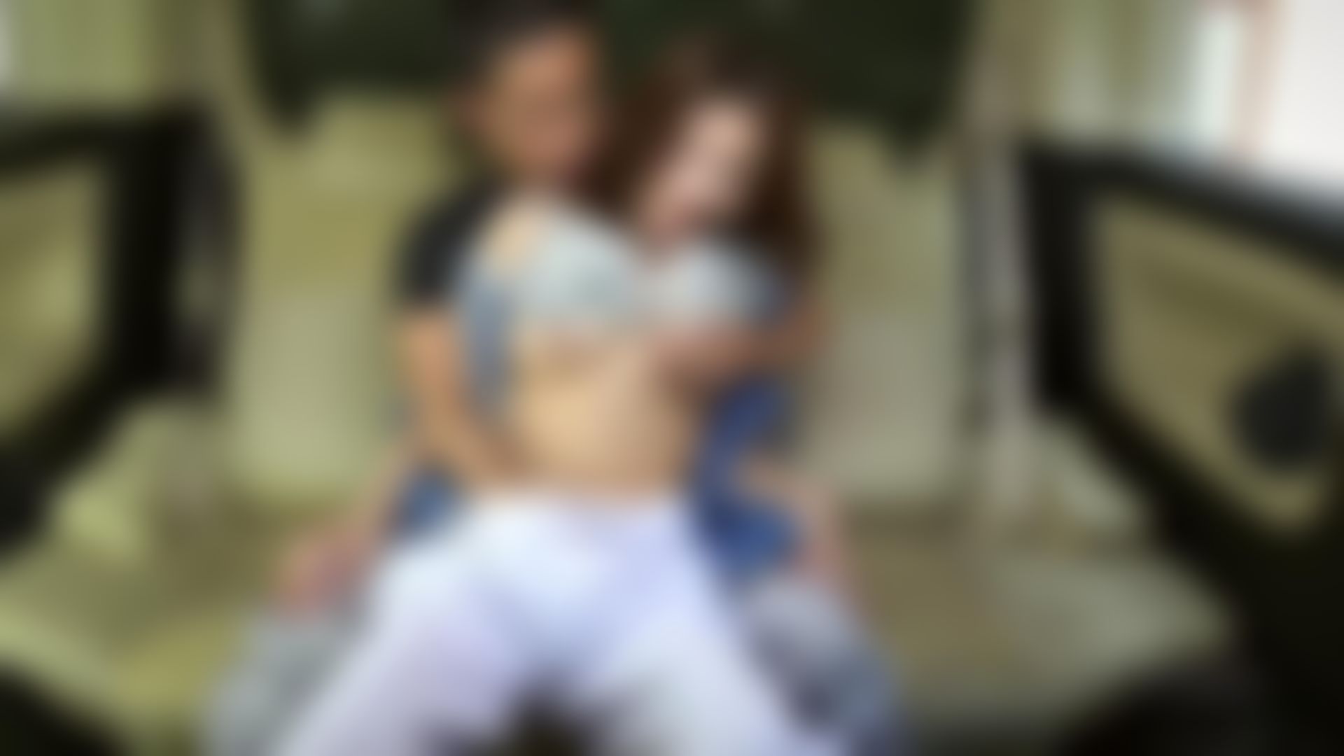 eaglejp : 一場新冠病毒打亂了每個人的家計，老婆只好出去外面賺點家用。卻沒想到竟然誘惑自己的上司在自家的車上亂來。