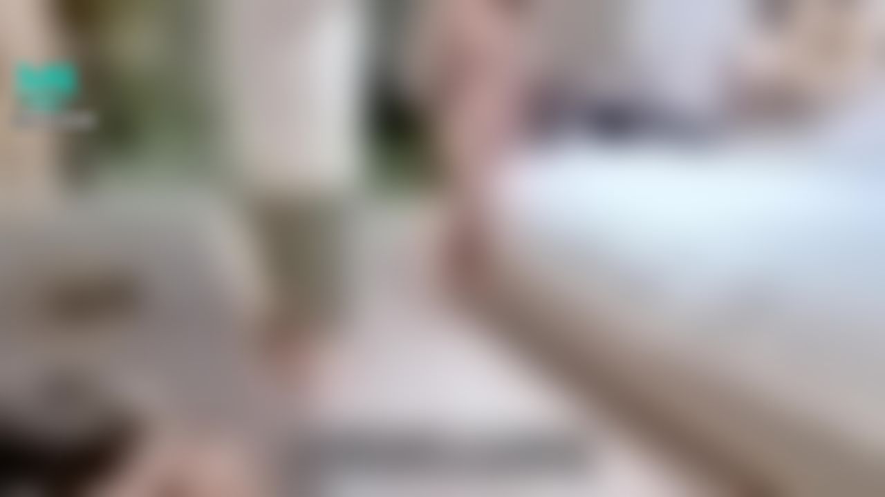 angelsam6699 : 很榮幸有機會被香港著名YouTuber 採訪！訪談結束後，大家都好像有點被激發了性慾。尤其是Chris對我的欣賞與讚美，我讚得我都輕飄飄了！也因為喝了幾杯酒，不知道從哪裡來的勇氣，竟然主動要跟他一起洗澡🛁 很快我們就脫光光去洗澡了！沒多久Sam與Macy也加入一起洗澡！這小小的浴室被我們四人擠得滿滿！你幫我洗；我幫他洗；她幫他洗！過程中Chris真的非常幽默，讓大家都笑不停！這也讓我對Chris有更多的好感，因為我喜歡幽默風趣的男生。

洗完澡後，我們就到床上聊天並開始親熱！這過程很自然也很愉快！畢竟大家都有經驗的，所以我很放鬆的與對方男友激情！

#换妻 #绿帽 #巨乳 #多P #洗澡