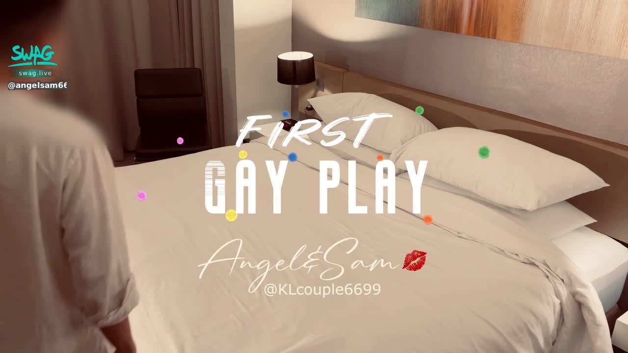 angelsam6699 : Sam：Angel跟我说你总是让我去体验尝试不一样的，那你自己呢？他说很多Gay的粉丝想要看你与Gay玩。这是我心理直接无法接受的，虽然我有很多Gay的朋友。虽然曾经也有性幻想跟男人玩是什么感觉，但始终还是只是在幻想罢了。

有一天有一位Onlyfans的Gay粉丝，问能不能现场看我们性爱。他并愿意付费作为支持我们。就这样… 我们就爽快的答应了！

当我们从来一起吃晚餐时，发现对方真的蛮帅的，后来知道他是空中少爷。我们聊得非常愉快，他分享了很多他在Gay与飞机上遇到的事情… 真的十分精彩！

Angel也偷偷问我愿意与他一起玩吗？我对他感觉还是不错的，所以就答应了Angel。Angel听到开心极了！她经常要我去体验跟男人玩，想看我跟男人玩的样子… 我真的无言以对…

就这样我们与他聊聊等一下要怎么样玩。他也很期待，他说他也没跟女人玩过… 很紧张！我们就一起走去他订好的酒店。我们进到房间，我与他都显得有点紧张，反而Angel十分轻松自在，还很期待！😅

我就跟他说我不能接受被插屁股，因为十分怕痛！他也答应了。就这样我与他开始了我们的第一次体验…

 #巨乳           #綠帽           #實戰          #人妻           #美乳           #男男