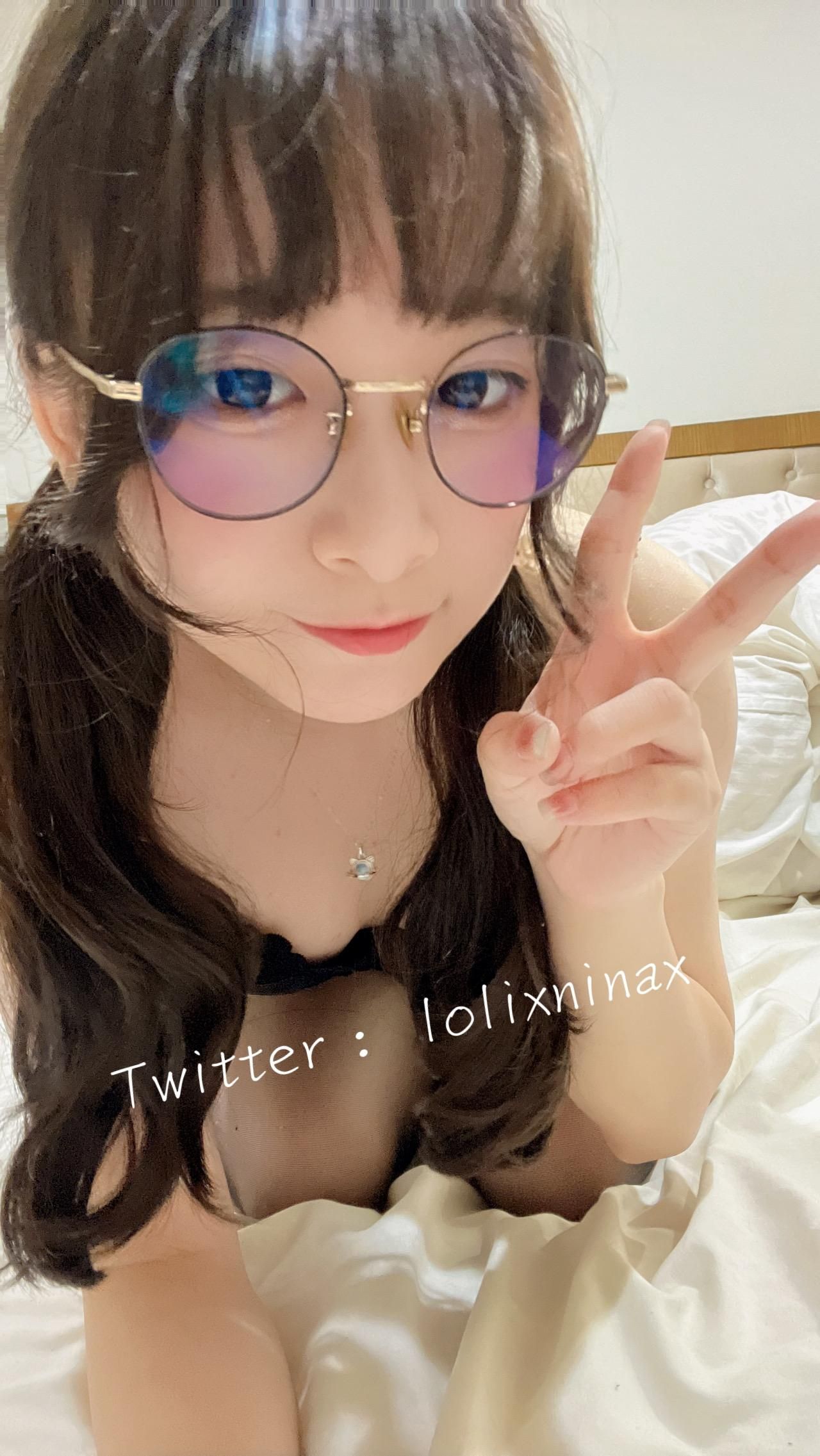 lolixninax : #呻吟    #小穴   #插入
Babe