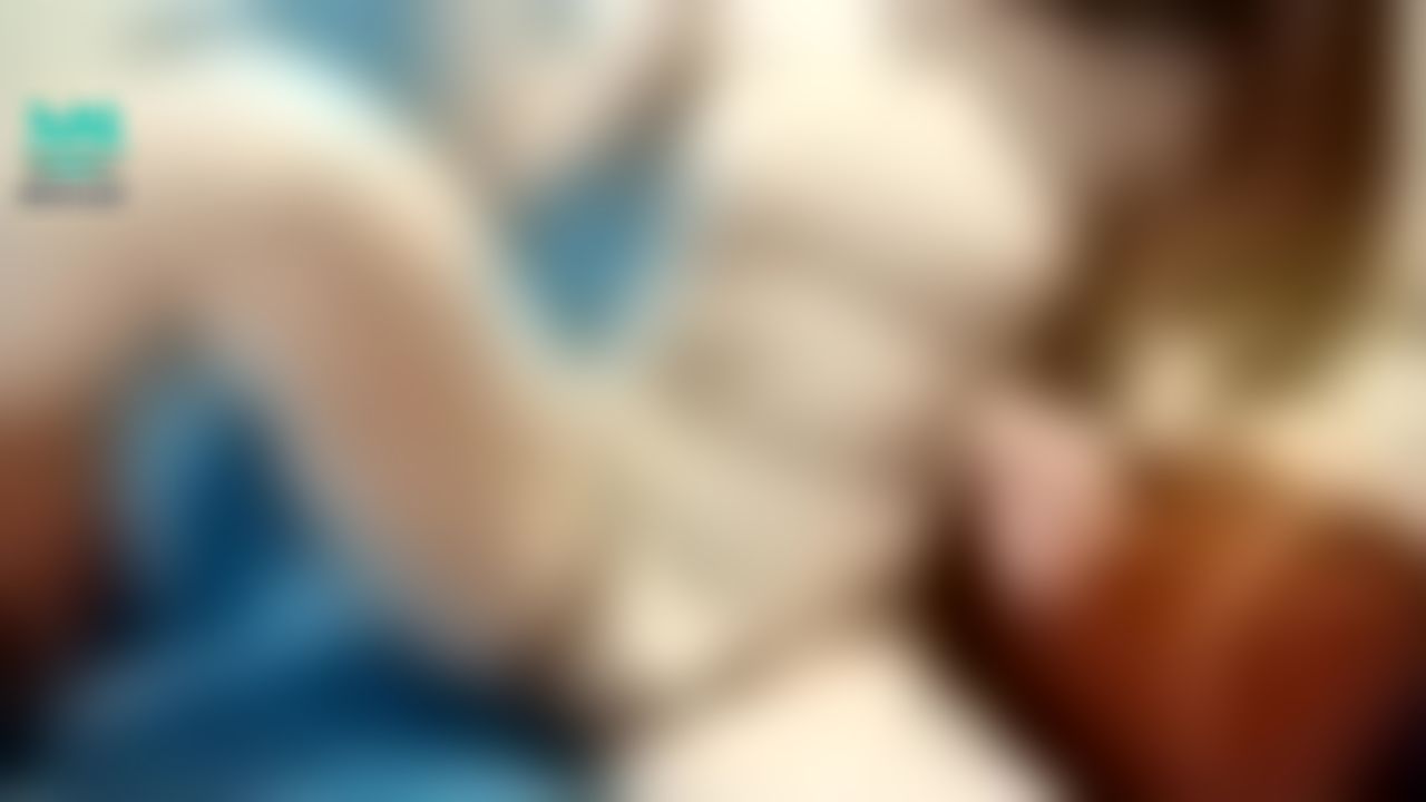 lilybarby : A slender milf is engaged in anal masturbation. She stretches her tight ass to the maximum, inserting a huge pink dildo into her anus. Gradually he enters her hole deeper and deeper, turning her ass into a big hole.