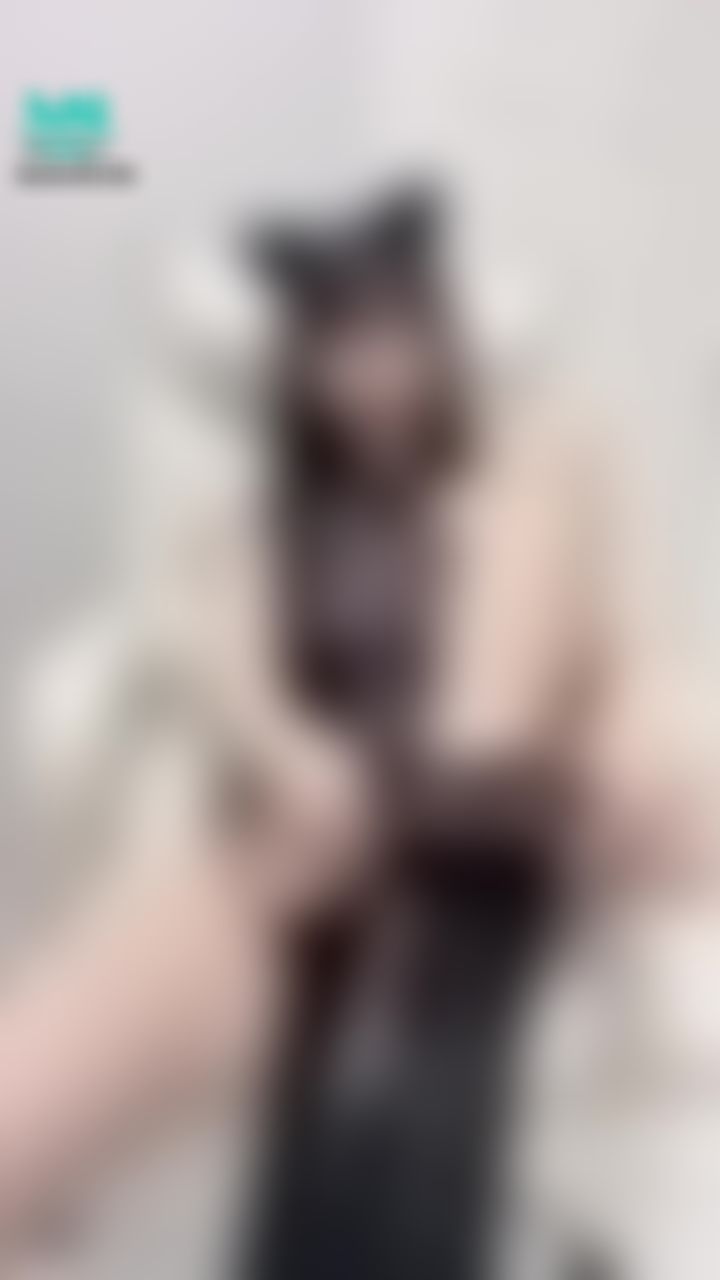 miyukibaby : 穿上黑絲襪誘惑🔥🔥🔥讓你看美美的腿！🦶🏻👀💦