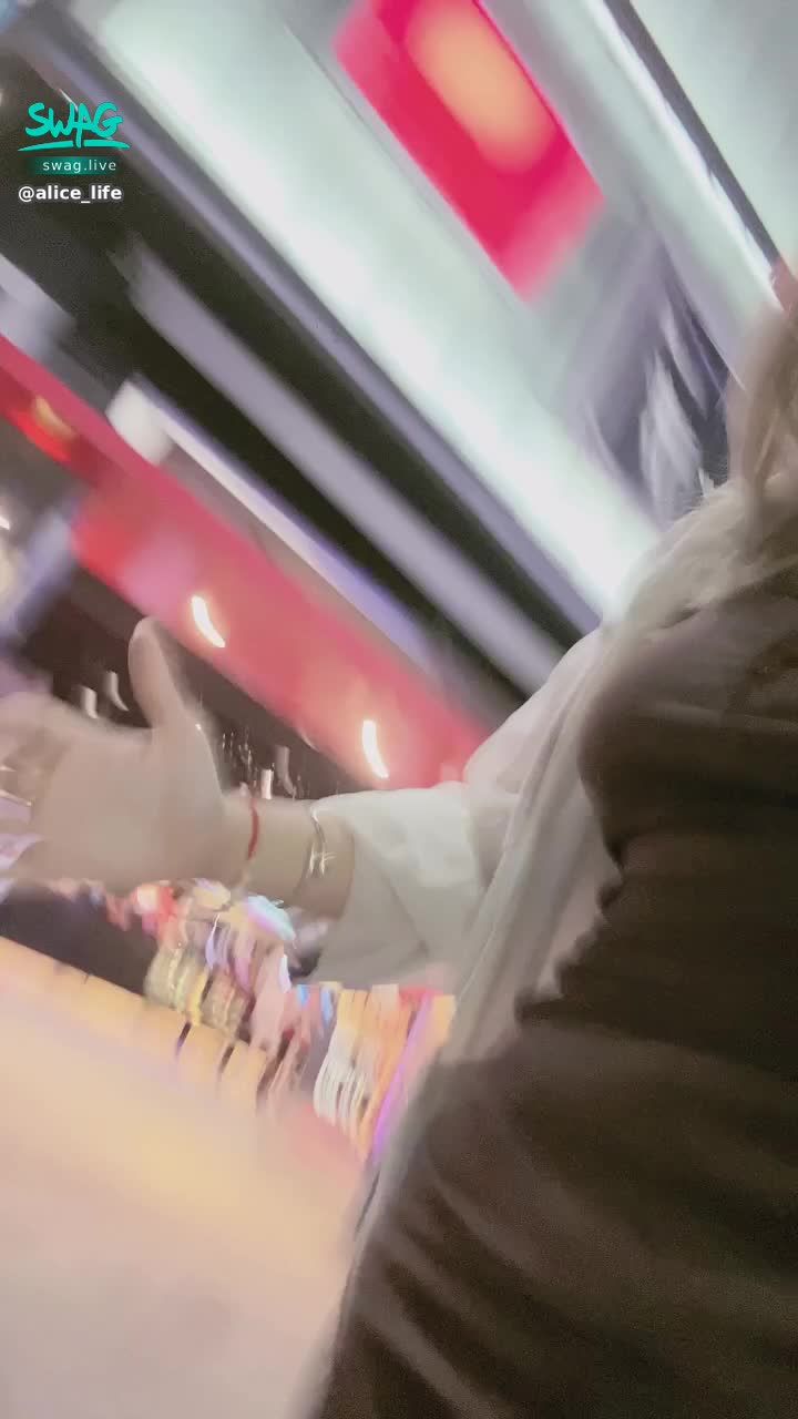 alice_life : 上帝視角快速🙈 🙉 🙊露出內褲，要看多少次才看到？