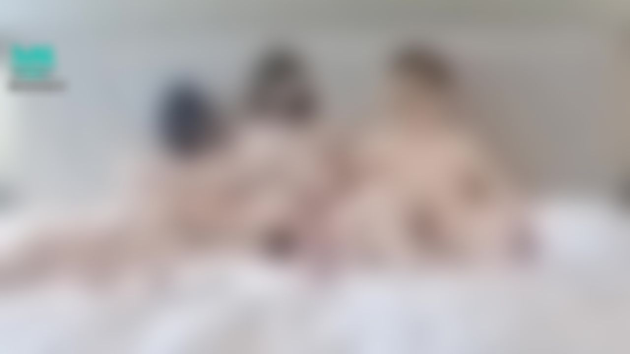 awesomegal : 😈🔥漂亮人妻3P大实战，最后粉丝哥哥都射累了😂