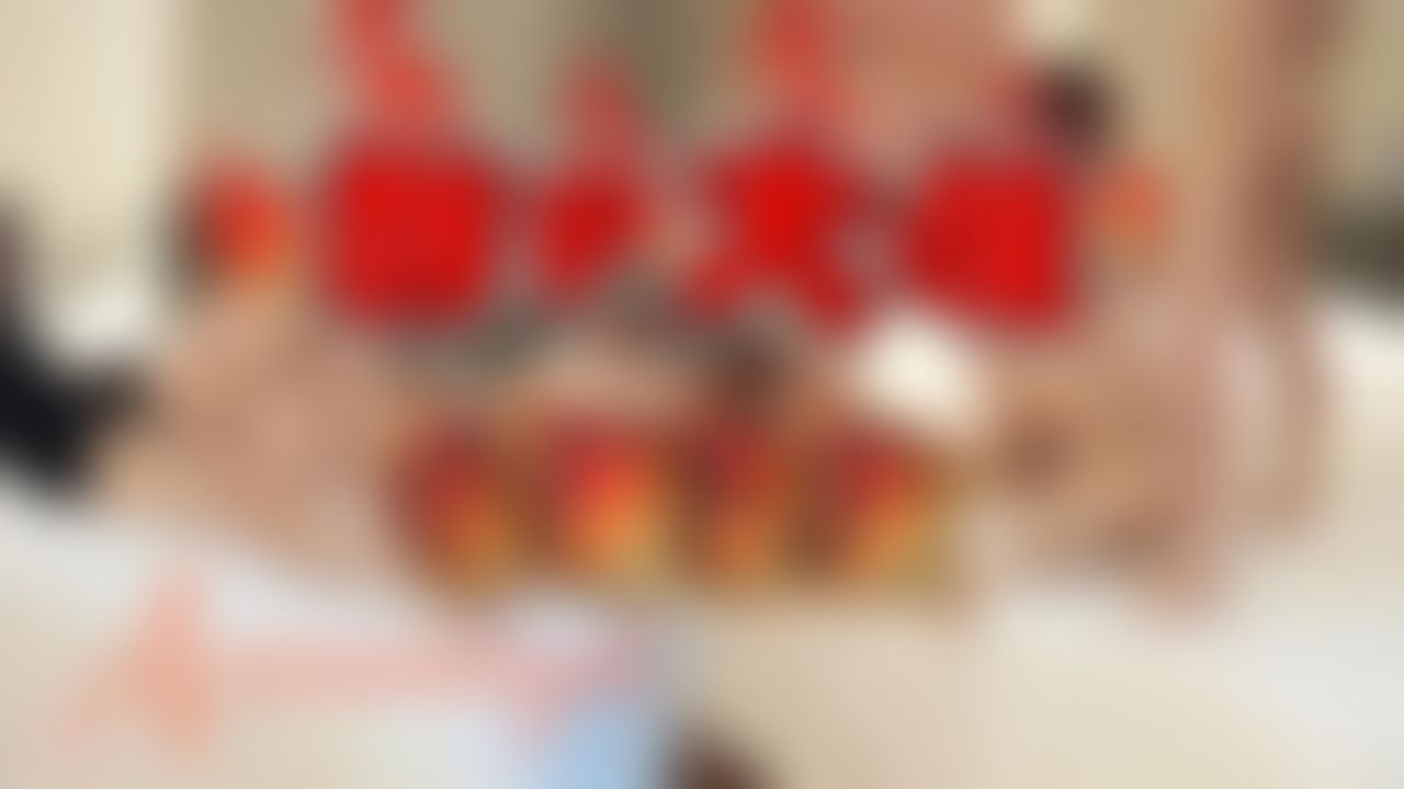 awesomegal : 8P多人实战😈，漂亮人妻精彩長片❤️～P我受不了又噴了😚哥哥你受得了嗎？🤩
