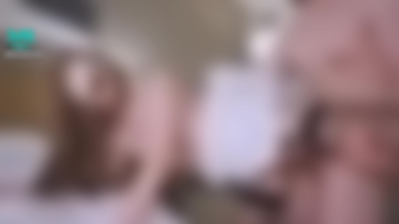 fortunecutie : 好深...好深...這樣扒開腿後入好敏感呀😳