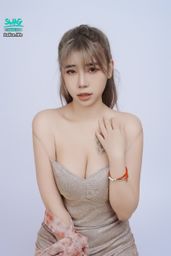 : Distressed daughter photographed naked