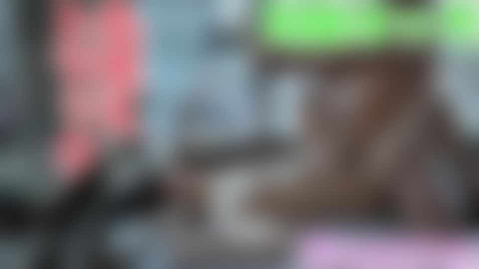 japanese_real_amateur : 後半『丸見えトラック』始動！！20才、臨月妊婦！！本編完全顔出し、現*役女子大生、妊娠９ヶ月、１０cm横を歩行者の真横で２０才の臨月妊婦に鬼イラマチオ