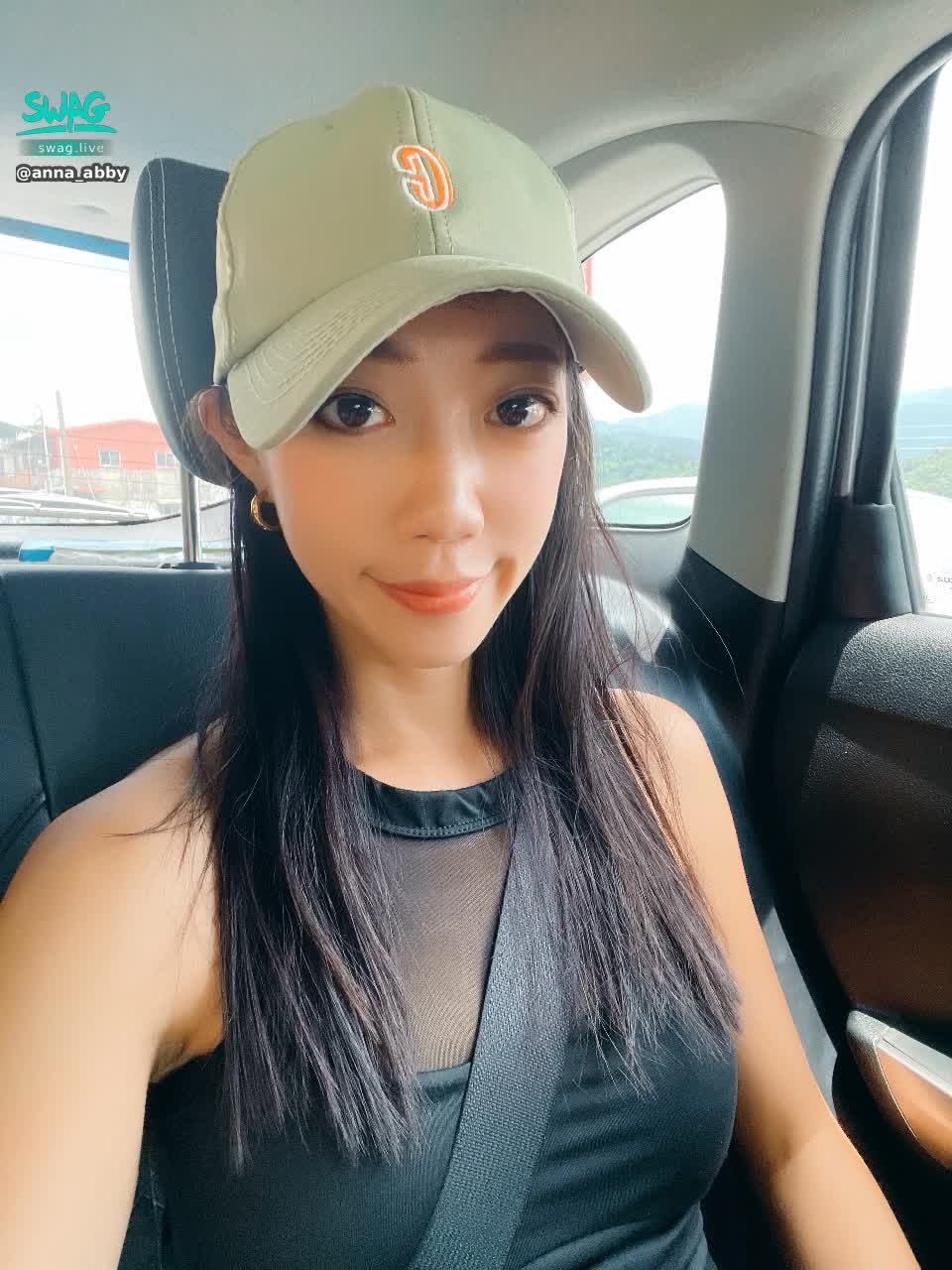 anna_abby : happy weekend 💕💕今天猜猜我又要去哪裡撒野呢？💕告訴我你週末在幹嘛？