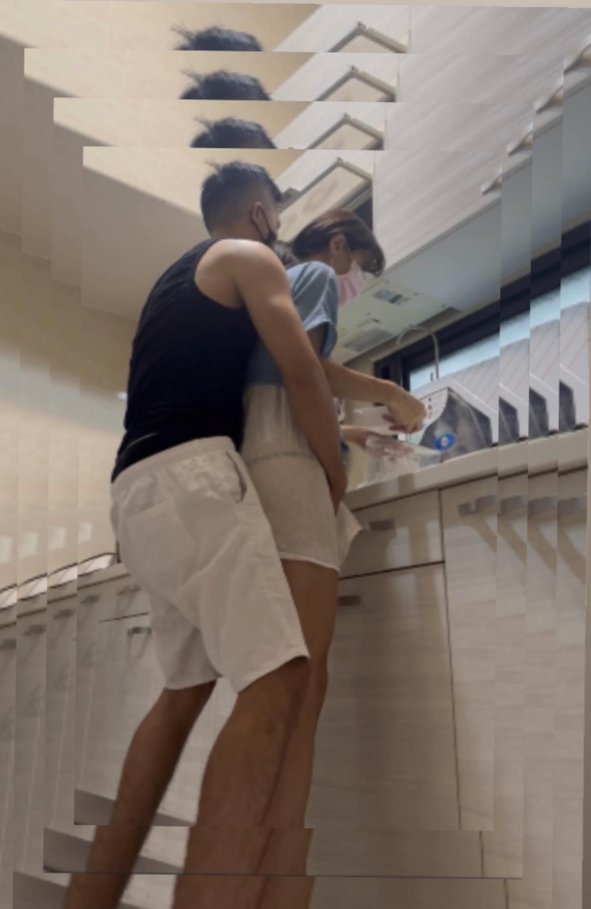 salice : When someone suddenly breaks into the kitchen... 😱 (End of video)