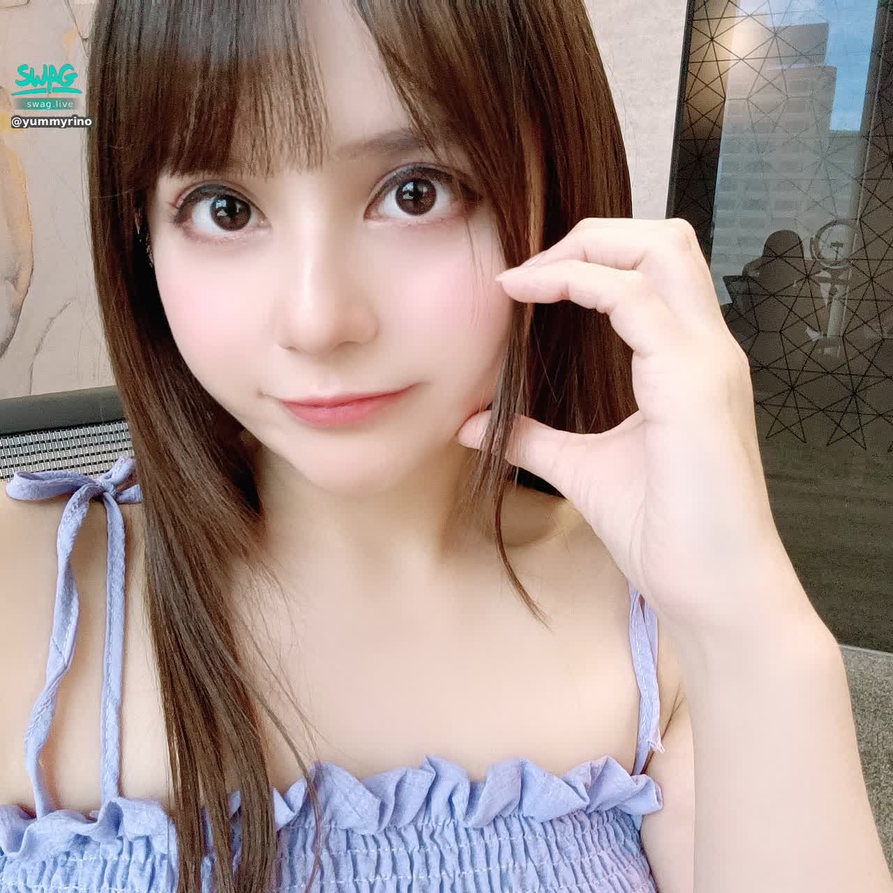  : Nice eye makeup, take a photo 🤩