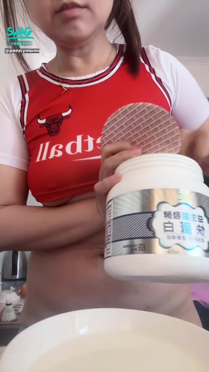 pennymomo : Make yogurt with half a ball exposed