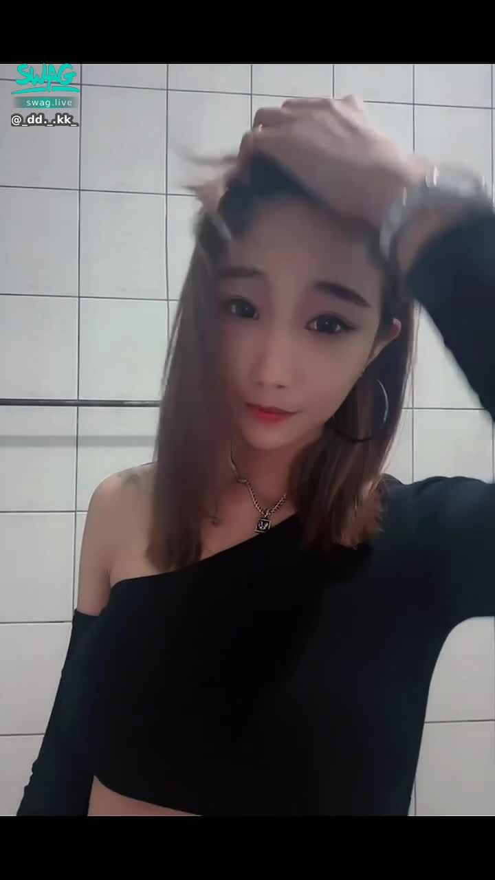_dd._.kk_ : 甜甜的我出現一下😝
#sexy #性感 #生活 #騷 #hot #全swag顏值最高