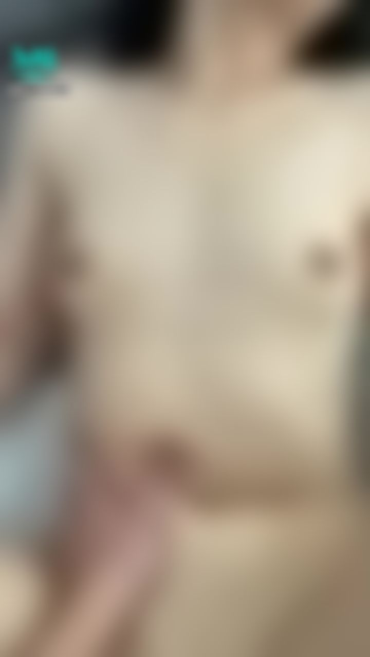 mr_vegeta920 : 妹子早上起床發現生理期來了
基於禮貌取消了原本的約會
但轉眼...她怎麼在我床上了😍😍