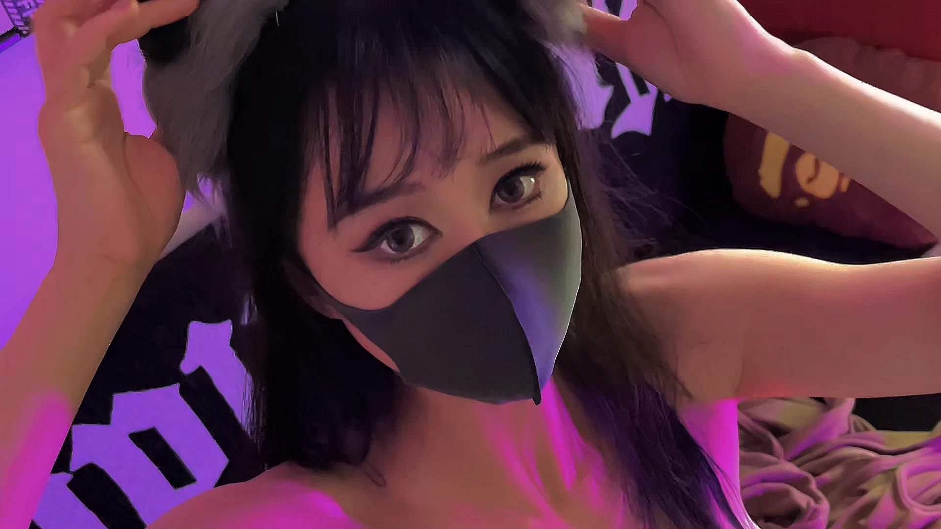 svj798ds : 拍照片的时候 🔞沙发上，来推姿势大腿摩擦的，👙内内不自觉就湿润了，
懂事的色影师gege♏ 直接各种跳蛋随便挑 ，直接成视频记录了🫰，全程没有一句多余的话。👺事后还给了纸巾，整的我脸都红了。
