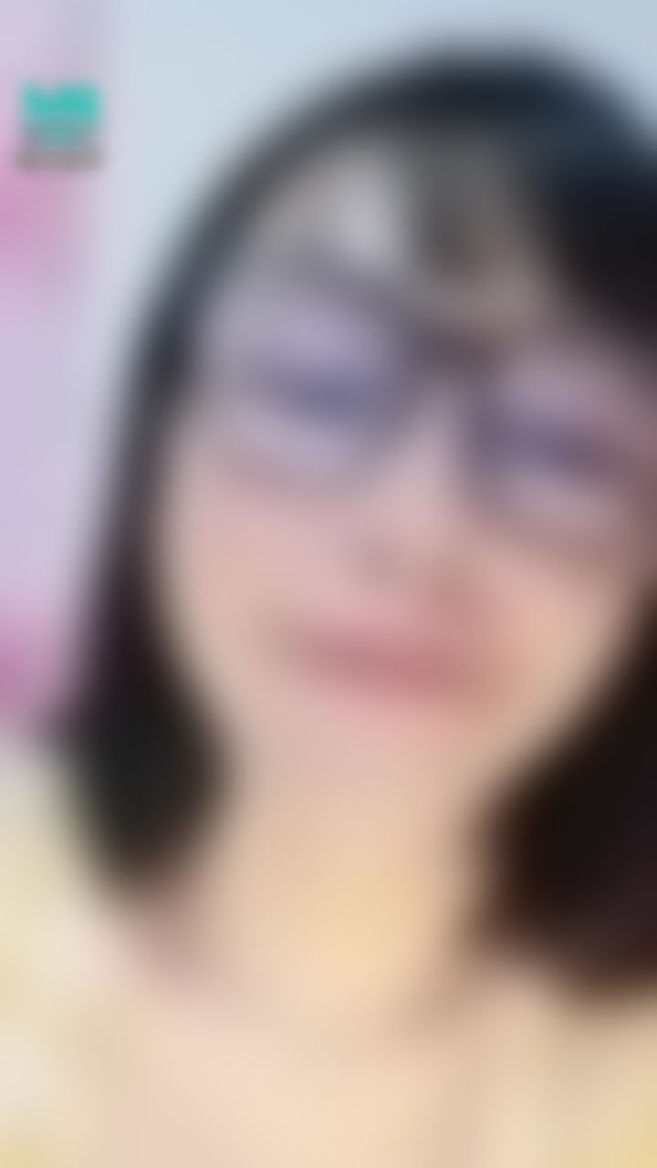 nppangy : 露出大而豐滿的乳房