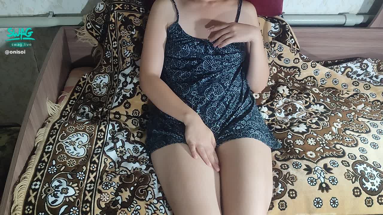 onisoi : I satisfy my juicy pussy with my fingers.