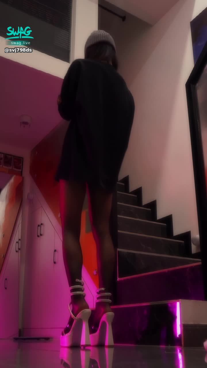 svj798ds : Contrast female college